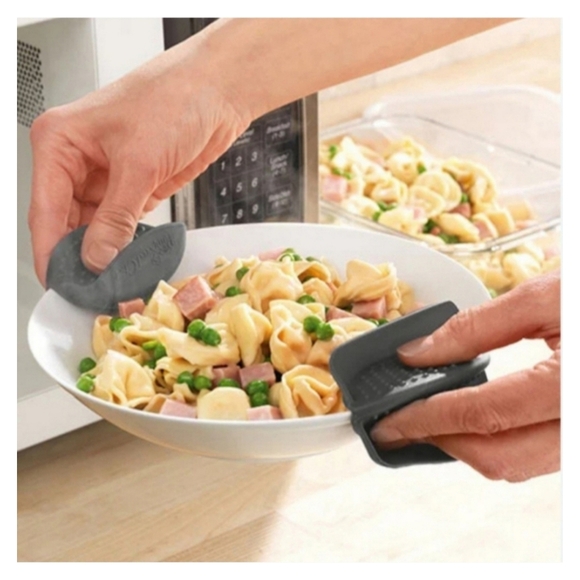 Pampered Chef Microwave Grip Set – Heat-Resistant Silicone Holders EUC!! - Picture 1 of 6
